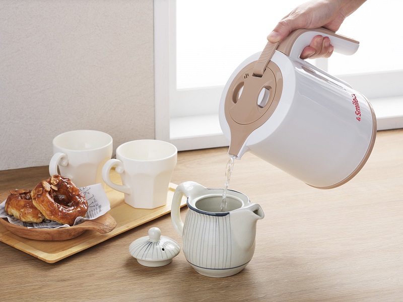 &smile　倒れてもこぼれにくい温度調整電気ケトル1.0L