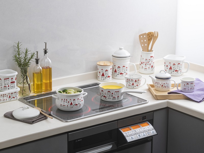 プルーン　ホーローティーポット(茶こし付)akaiyaneno