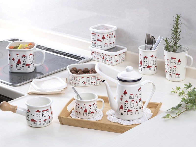 プルーン　ホーロープチミルクパンakaiyaneno